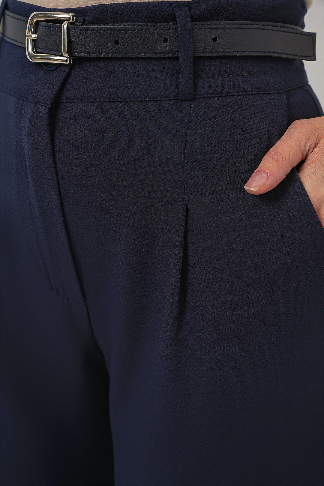 BGD Women Women's Pleated Belted Fabric Trousers 6725 - Navy Blue - Oviedo