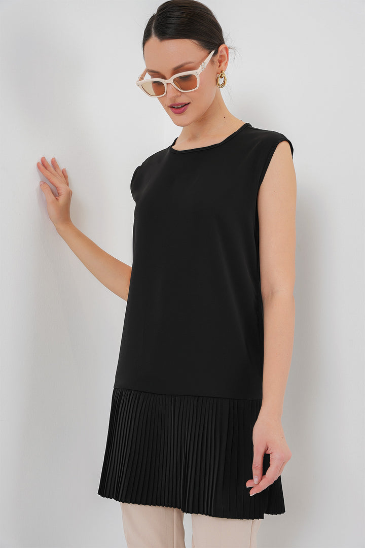 BGD Women Women's Sleeveless Turtleneck Top 2493 - Black - Darlington