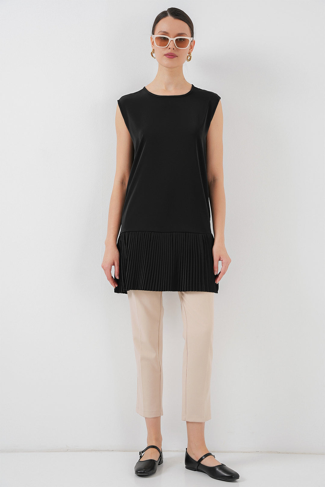 BGD Women Women's Sleeveless Turtleneck Top 2493 - Black - Darlington