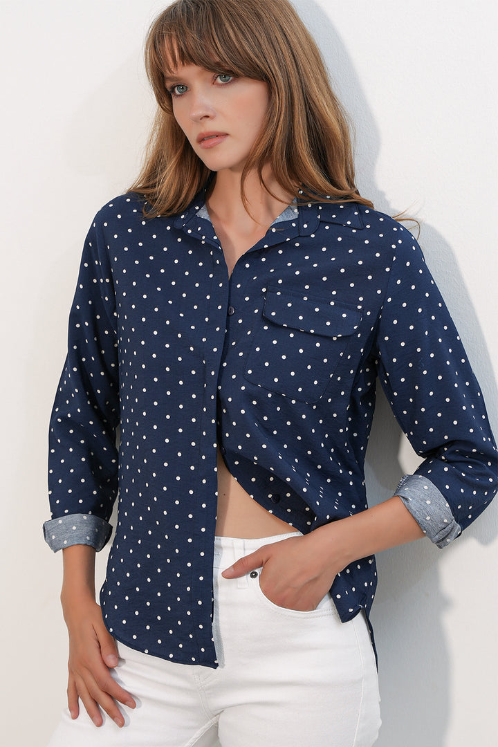 BGD Women Kadın Tek Cepli Puantiyeli Oversize Gömlek 20399 - Lacivert - Harlingen