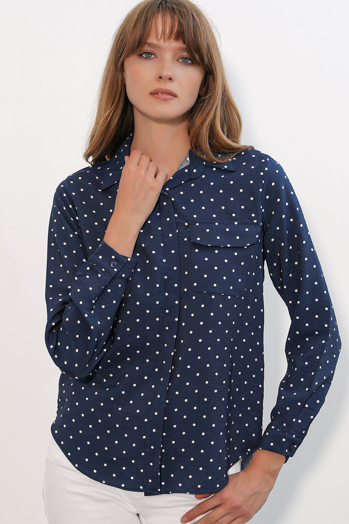 BGD Women Kadın Tek Cepli Puantiyeli Oversize Gömlek 20399 - Lacivert - Harlingen
