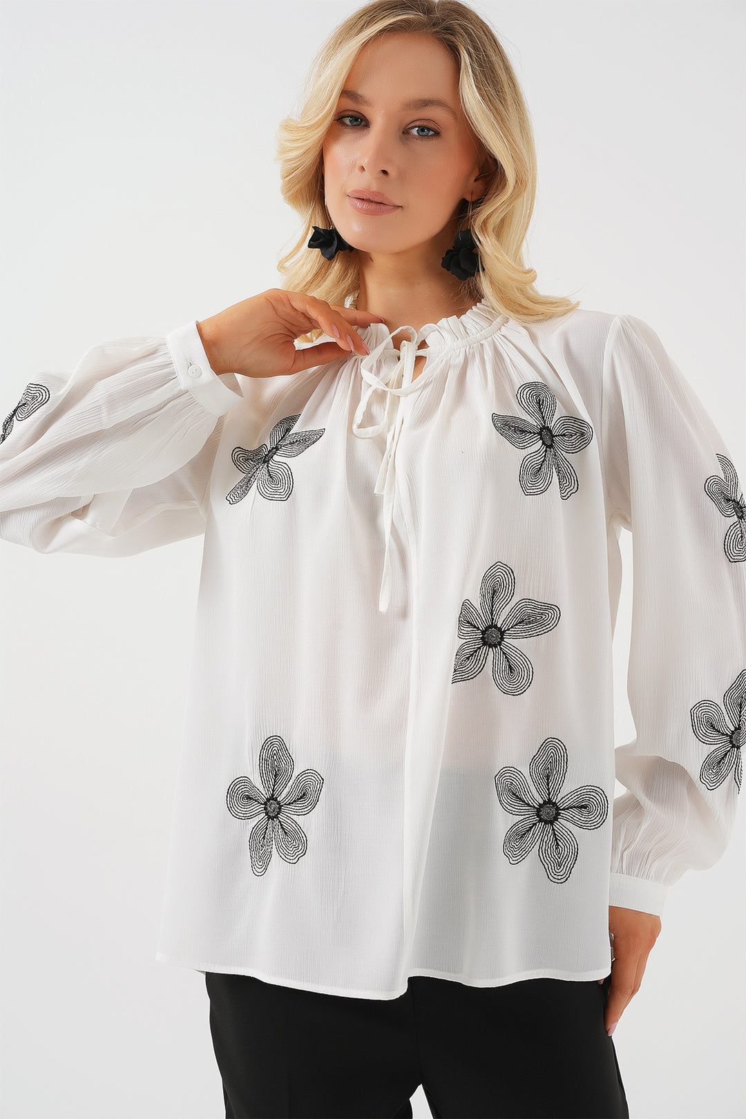 BGD Women Woman Long Sleeve Embroidered Knit Blouse 951 - White - Gelsenkirchen