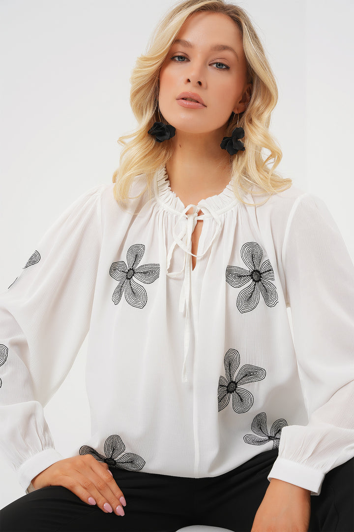 BGD Women Woman Long Sleeve Embroidered Knit Blouse 951 - White - Gelsenkirchen