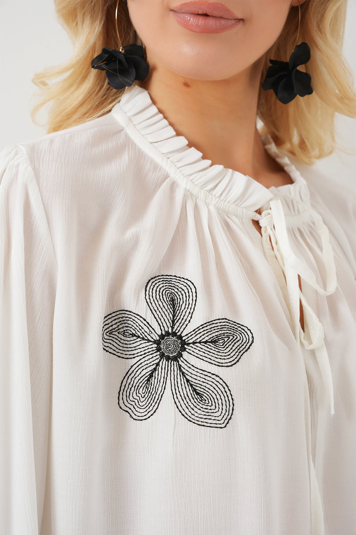 BGD Women Woman Long Sleeve Embroidered Knit Blouse 951 - White - Gelsenkirchen