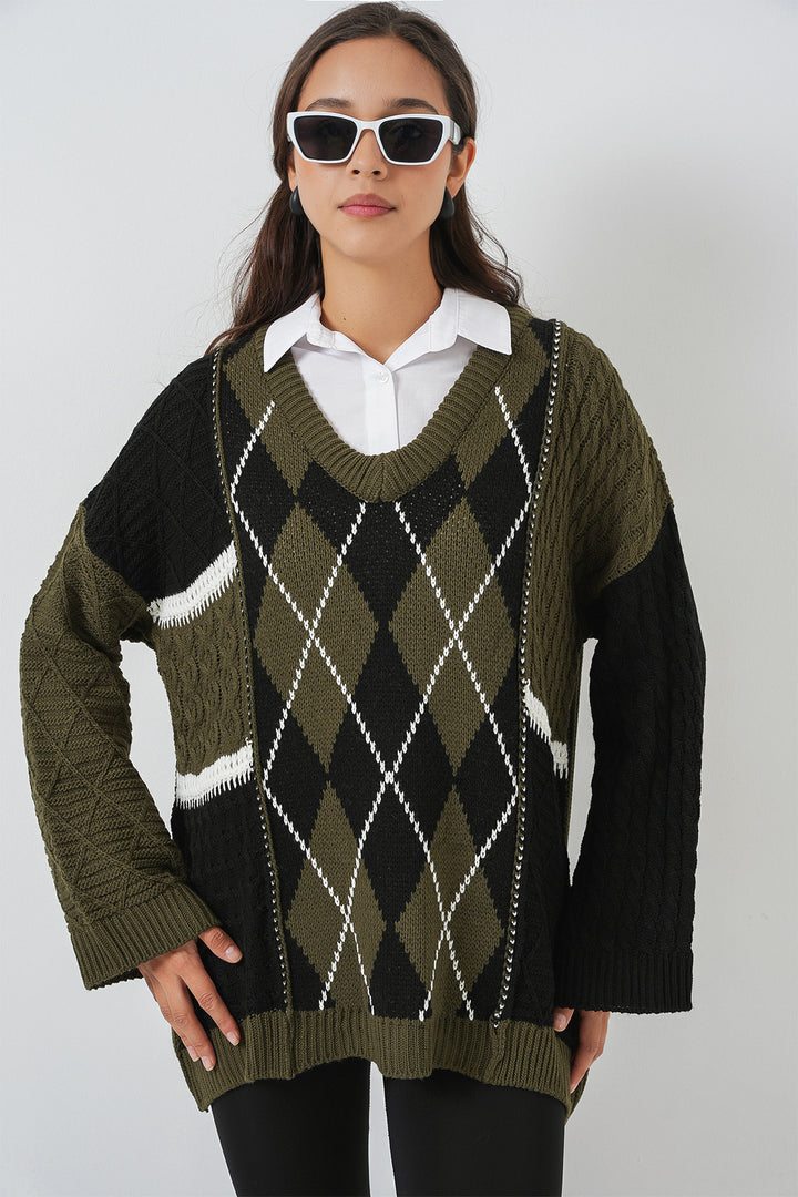BGD Women Woman V-Neck Patterned Sweater 15933 - Khaki - Bagnolet