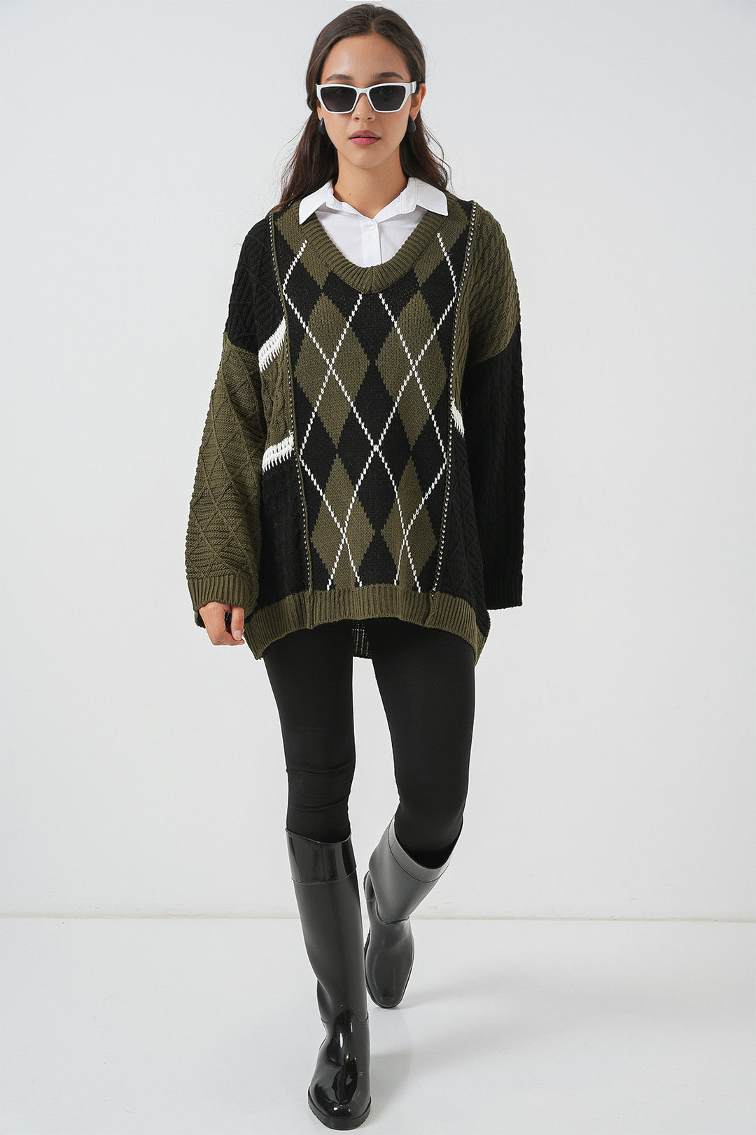 BGD Women Woman V-Neck Patterned Sweater 15933 - Khaki - Bagnolet