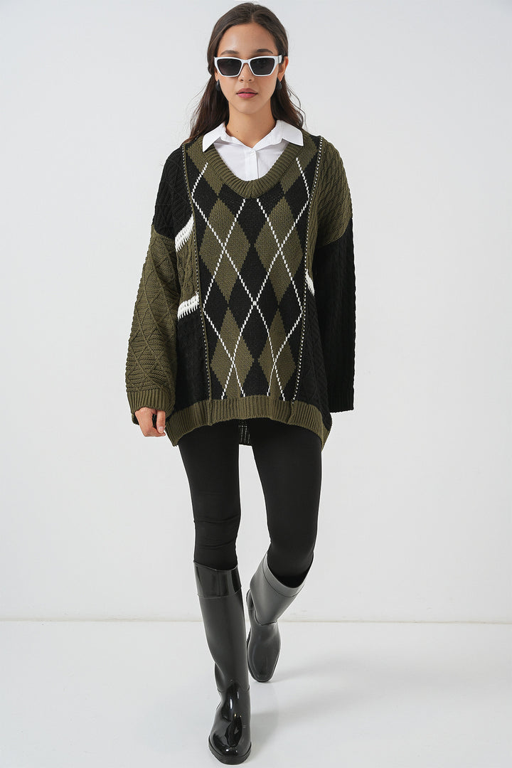 BGD Women Woman V-Neck Patterned Sweater 15933 - Khaki - Bagnolet