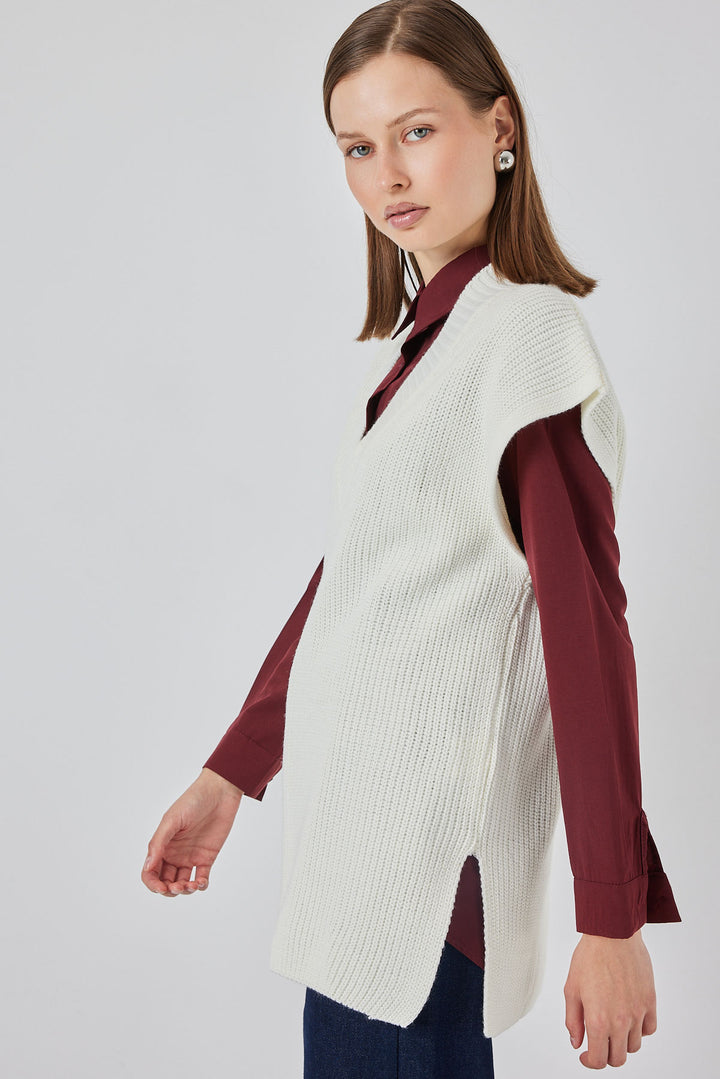 BGD Women Women's V-Neck Sweater 15925 - White - Meriden