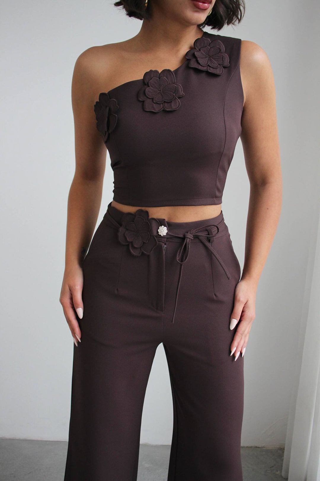 Kahve Aksesuar Detaylı Bluz Ve Pantolon Dokuma Alt Üst Takım BCHN-2526127 - Austin