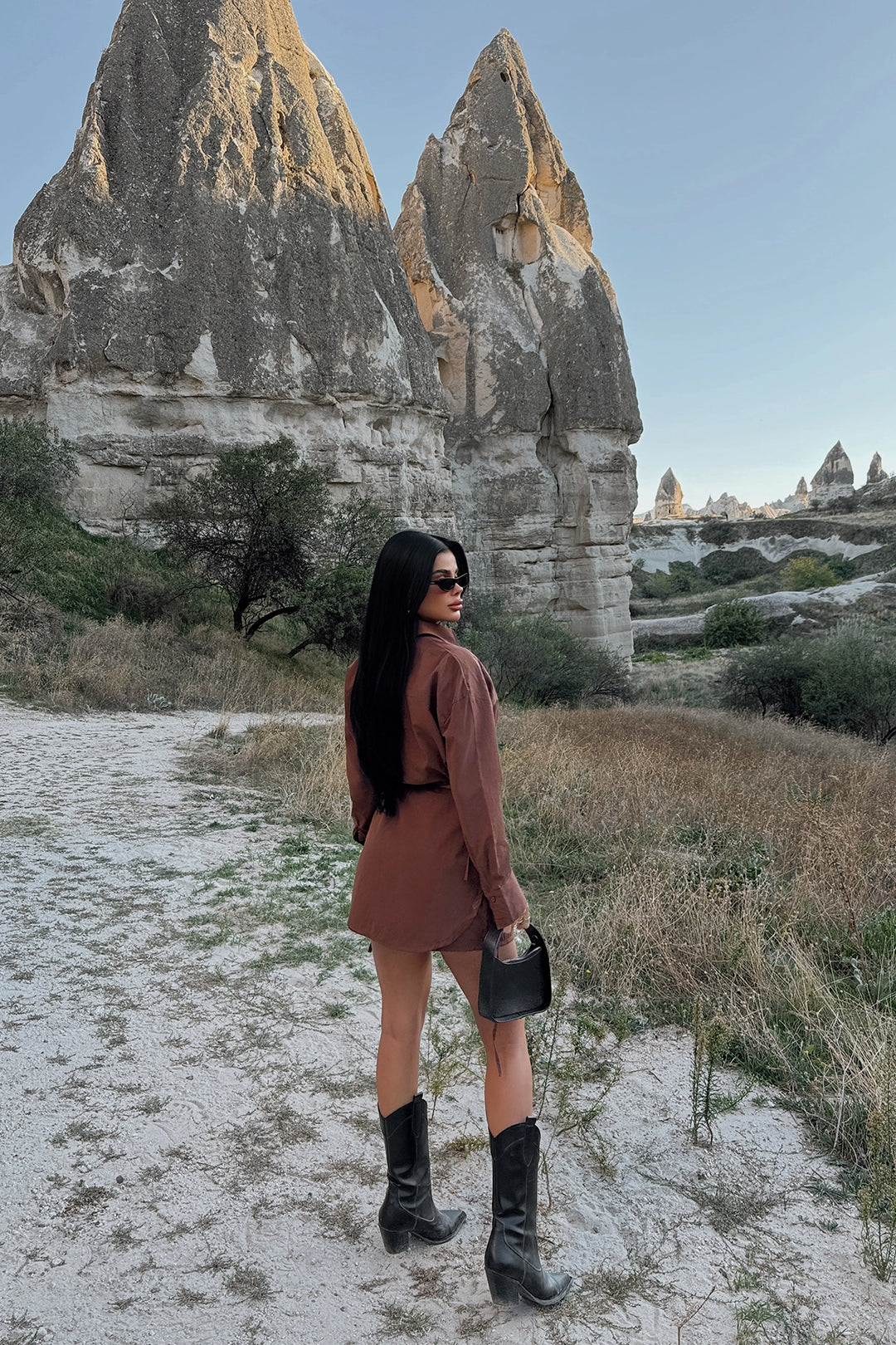 بدلة قميص Beyla باللون البني للنساء من EYY - توتنهام