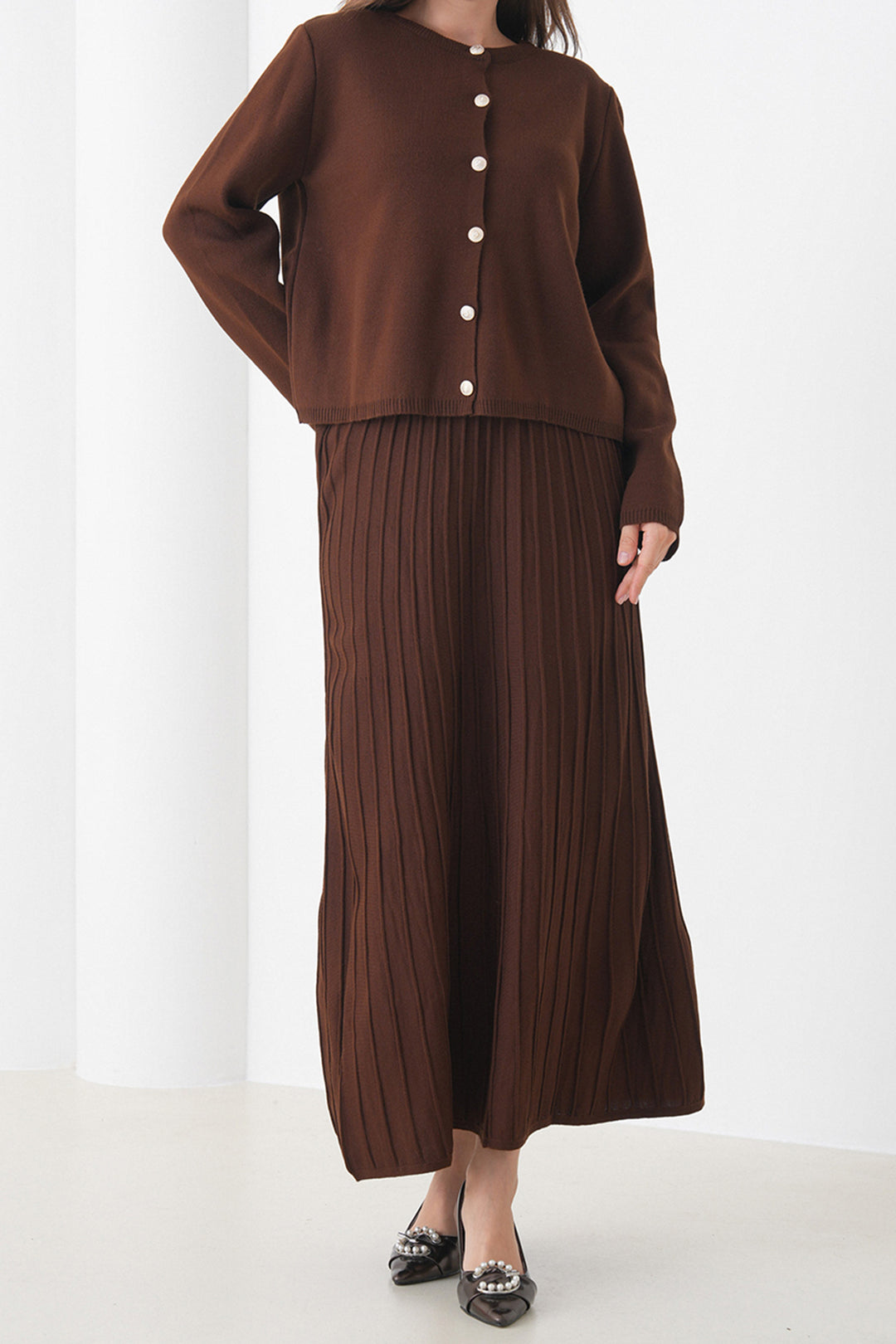Brown Bicycle Collar Buttoned Cardigan and Pleated Midi Skirt Set BCHPK-251252 - Hattingen