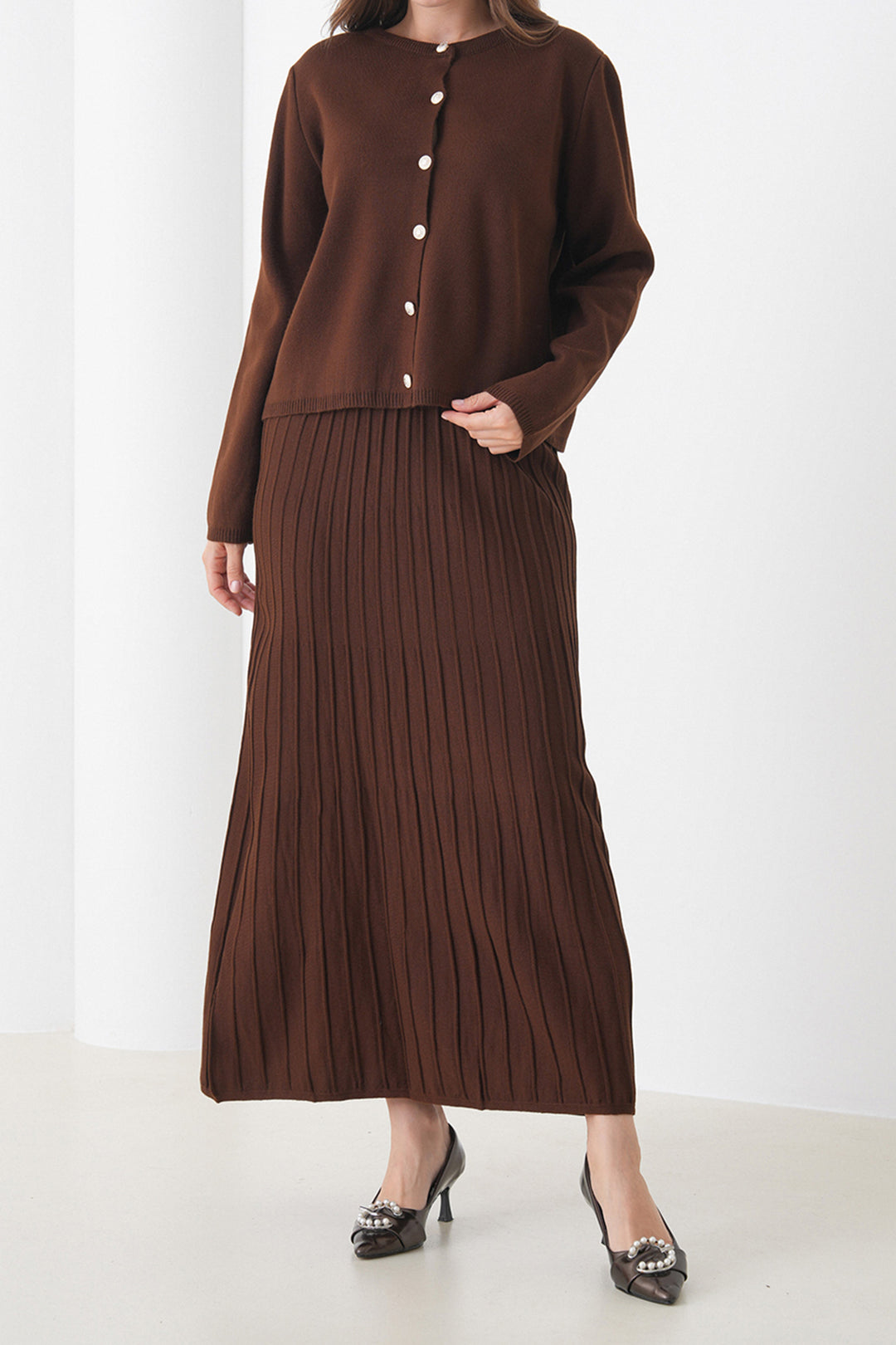 Brown Bicycle Collar Buttoned Cardigan and Pleated Midi Skirt Set BCHPK-251252 - Hattingen