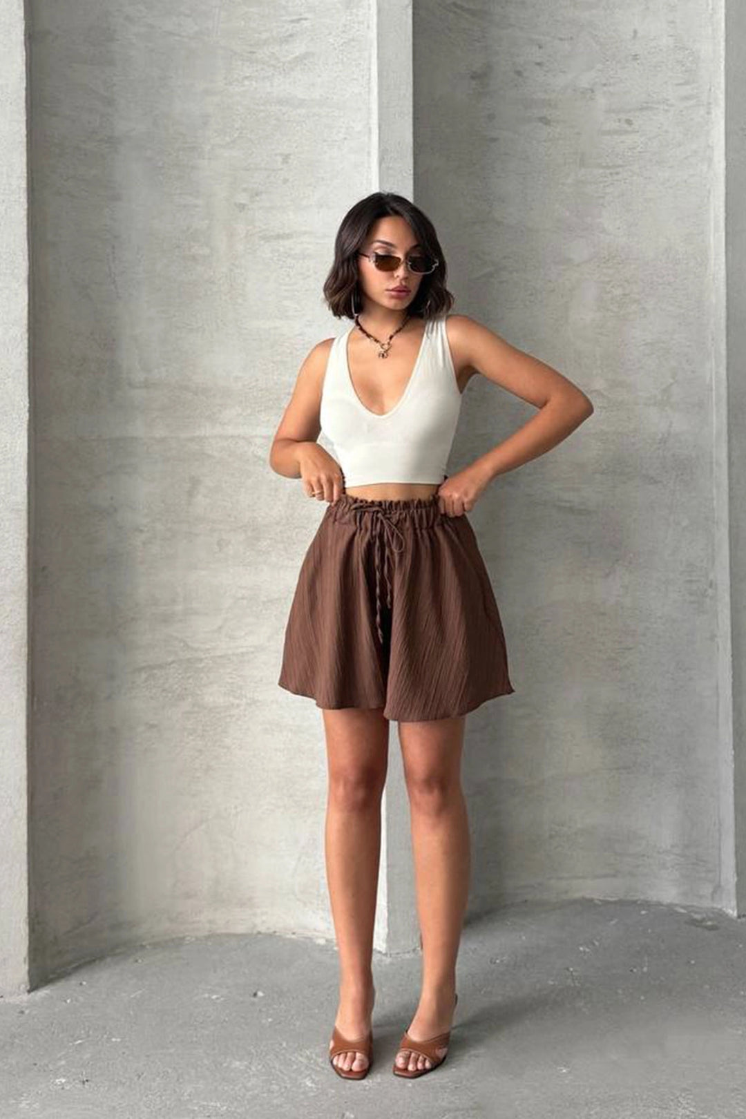 Brown Flounce Comfort Fit Elastic Waist Linen Shorts BCHN-25255058 - Sérres