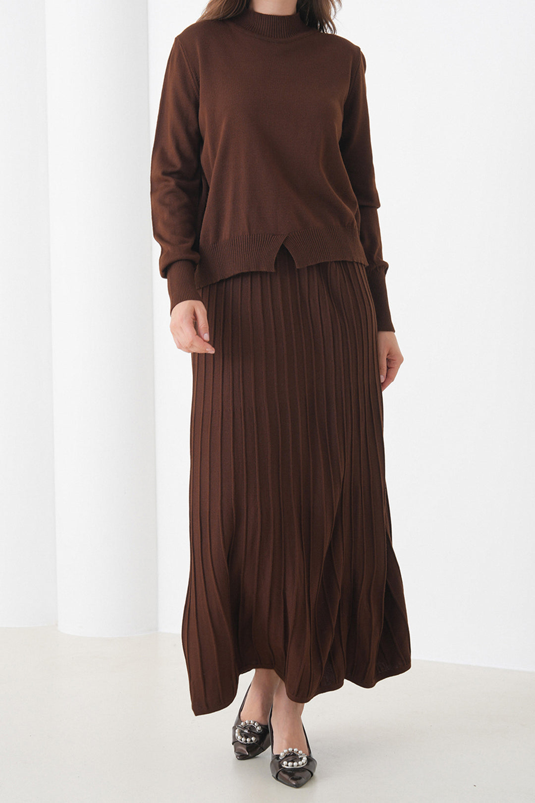 Brown Half Fisherman Collar Sweater and Midi Pleated Skirt Set BCHPK-251253 - Chemnitz