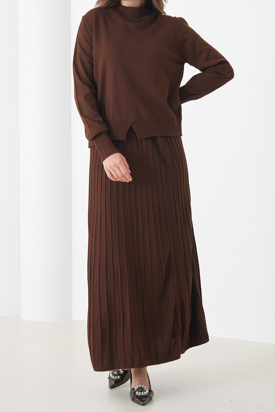 Brown Half Fisherman Collar Sweater and Midi Pleated Skirt Set BCHPK-251253 - Chemnitz