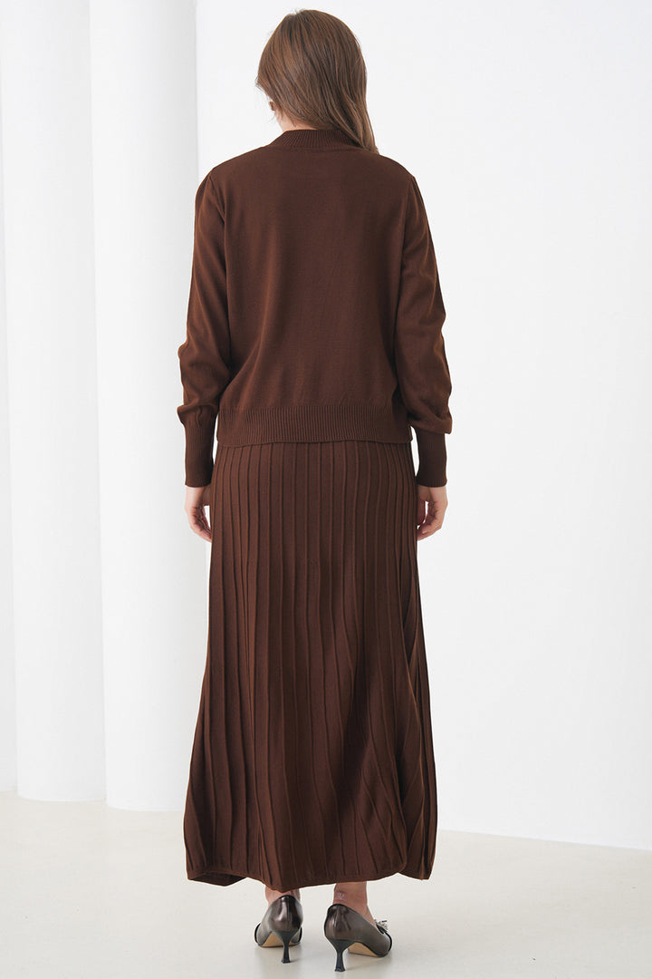 Brown Half Fisherman Collar Sweater and Midi Pleated Skirt Set BCHPK-251253 - Chemnitz