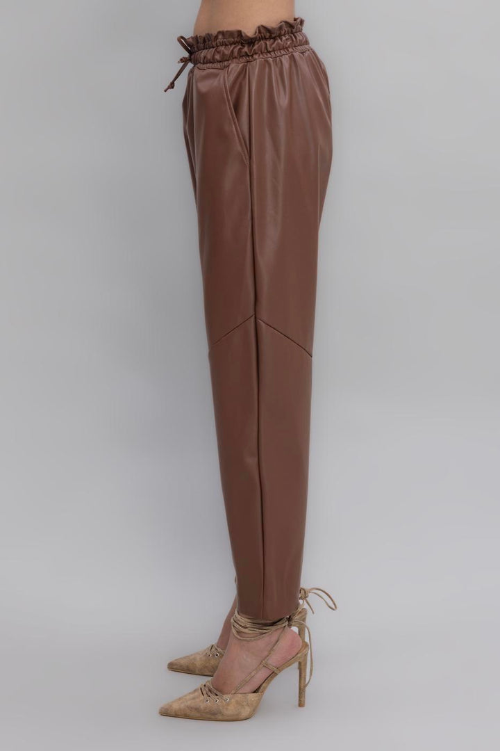 BSL Women Faux leather jogging pants with belt  - Thun