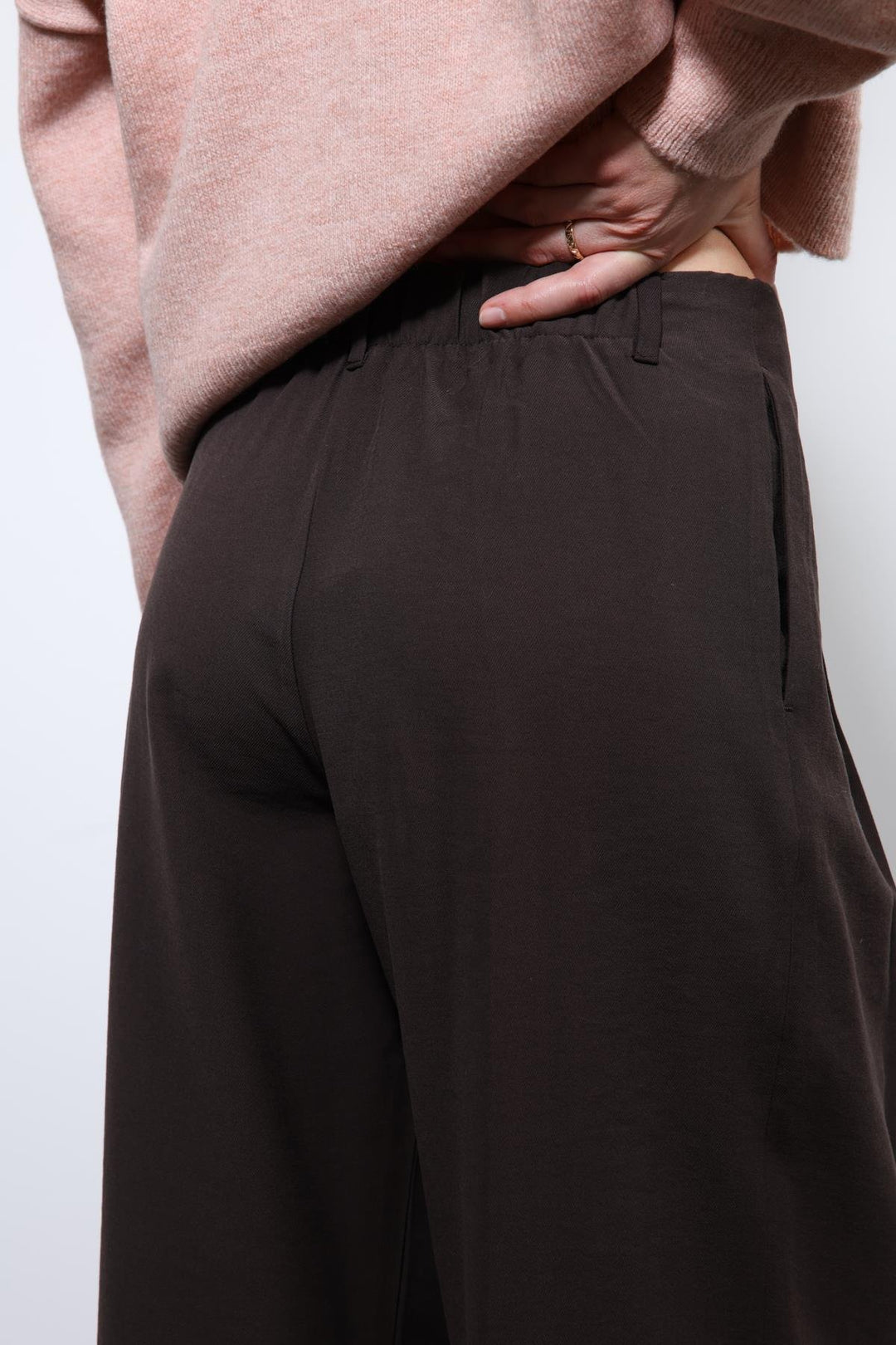 ANT Antioch Village Coffee High Waist Elasticated Pleated Women's Pants - Königs Wusterhausen