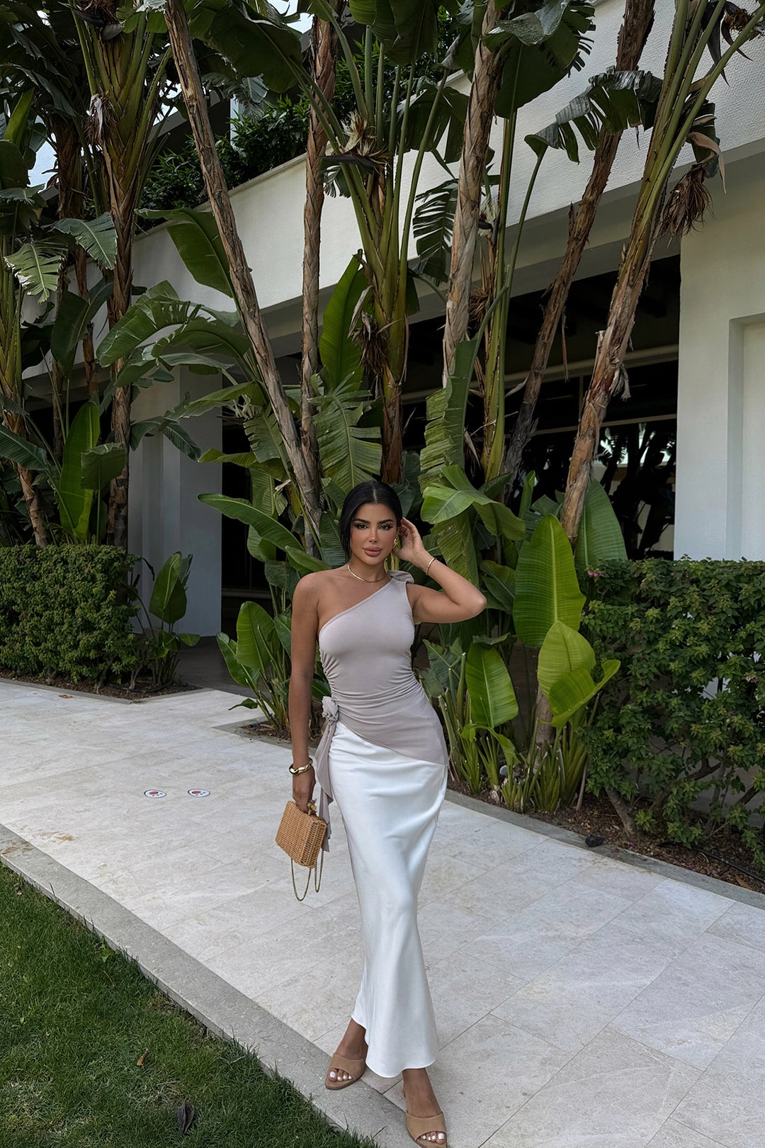 EYY Women Cream Rose Detail Ruffled Blouse - Caldas da Rainha