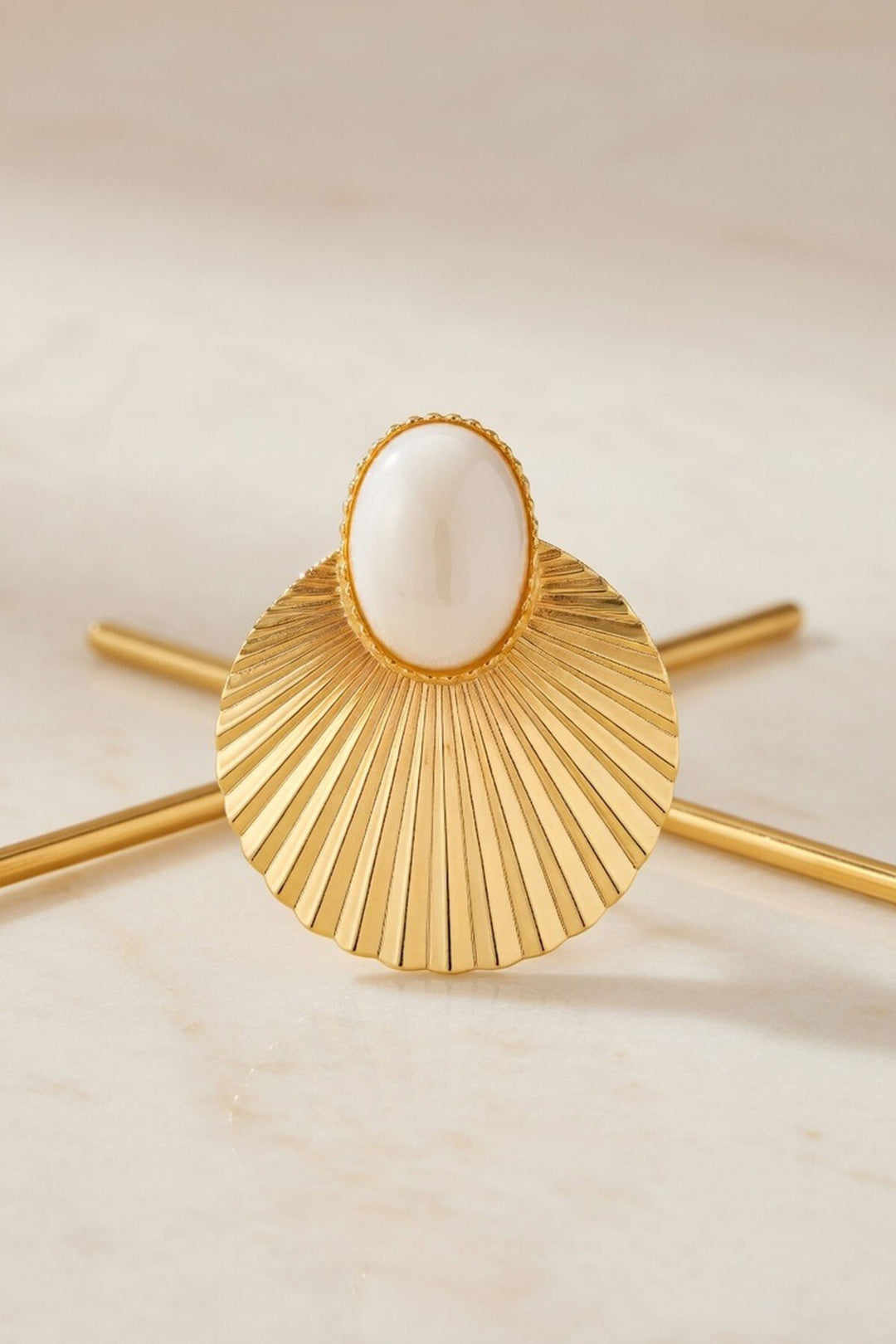 Krem Oval Taşlı Yelpaze Küpe - Slidell
