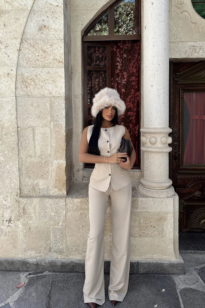 EYY Women Cream Plush Hat - Kamianske
