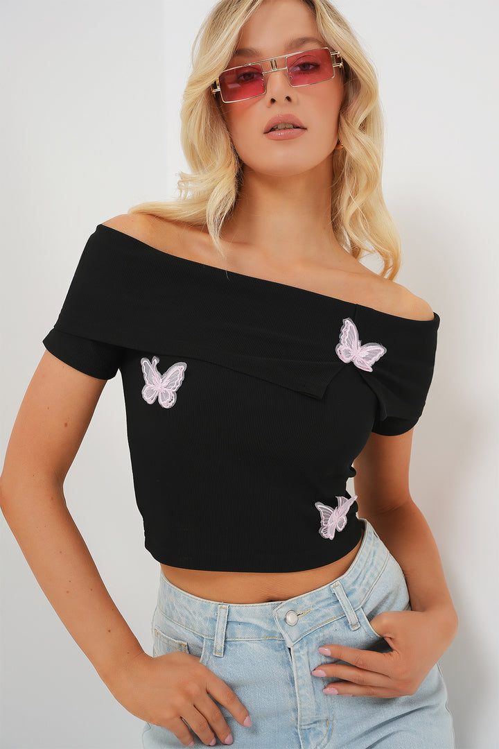 BGD Women Madonna Neck Butterfly Detailed Blouse 957 - Black - Chilón