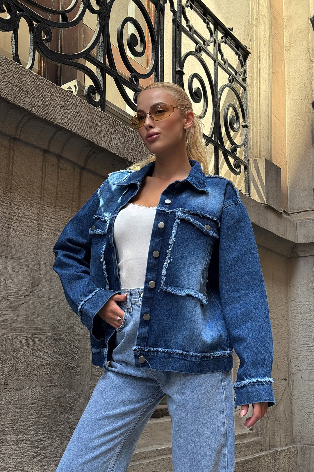 Blue Double Pocket Fringed Distressed Denim Jacket BCHESQ-251151 - Amersfoort