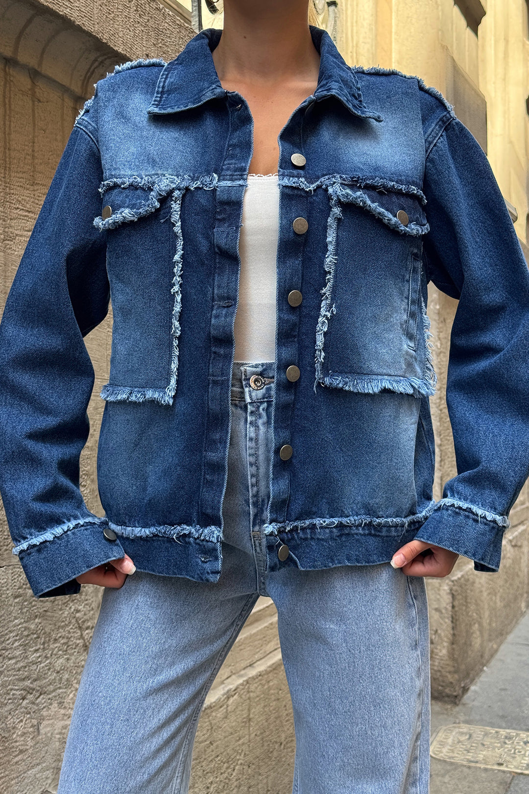 Blue Double Pocket Fringed Distressed Denim Jacket BCHESQ-251151 - Amersfoort