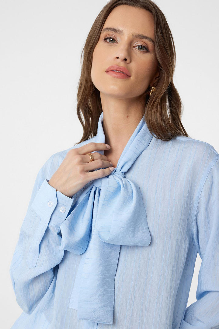 ANT Antioch Blue Collar Woman Shirt with Scarf - Viana do Castelo