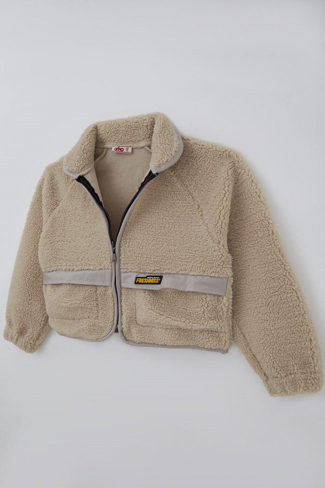 BRE Orko Kız Çocuk Peluş Crop Hırka Kontrast Şerit & Dekoratif Yazı Arma Detaylı Fermuarlı 106 Yaş , Bej - Valle Hermoso