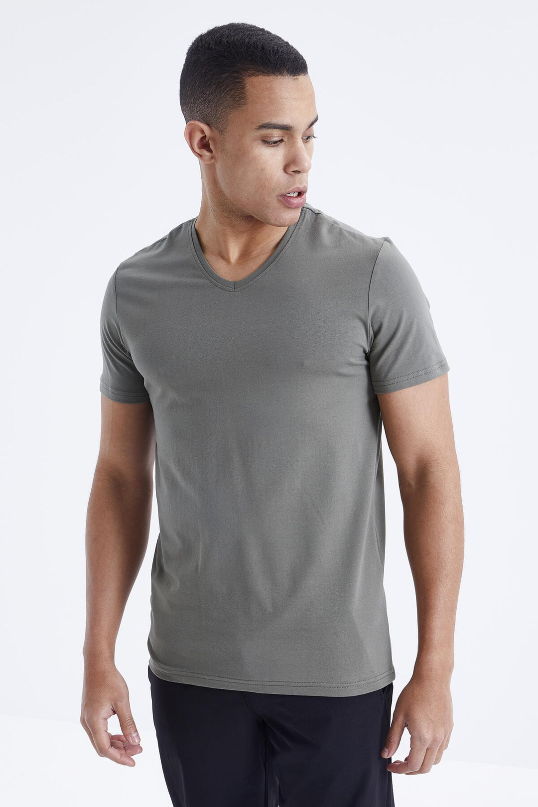 TMY Çağla Basic Short Sleeve Standard Fit V-Neck Men's T-Shirt - 87912 - Pervomaisk