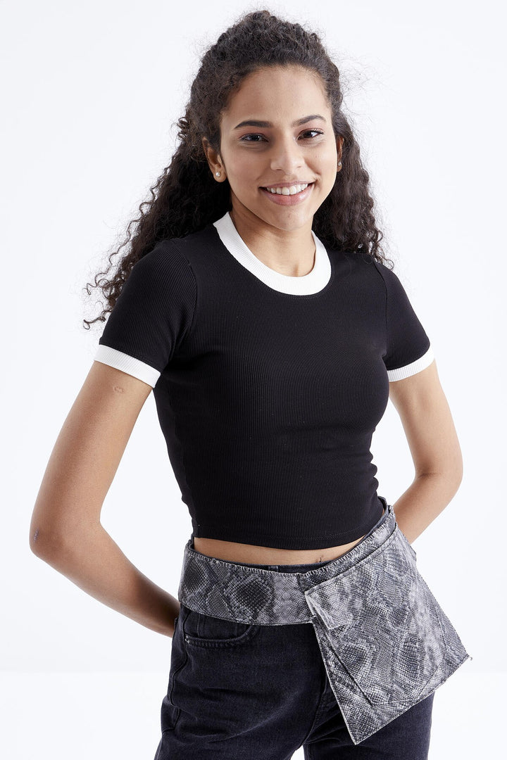 TMY Black Basic Arm Detailed O Neck Women's Crop Top T-Shirt - 97200 - Jersey City