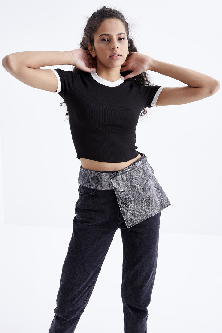 TMY Black Basic Arm Detailed O Neck Women's Crop Top T-Shirt - 97200 - Jersey City