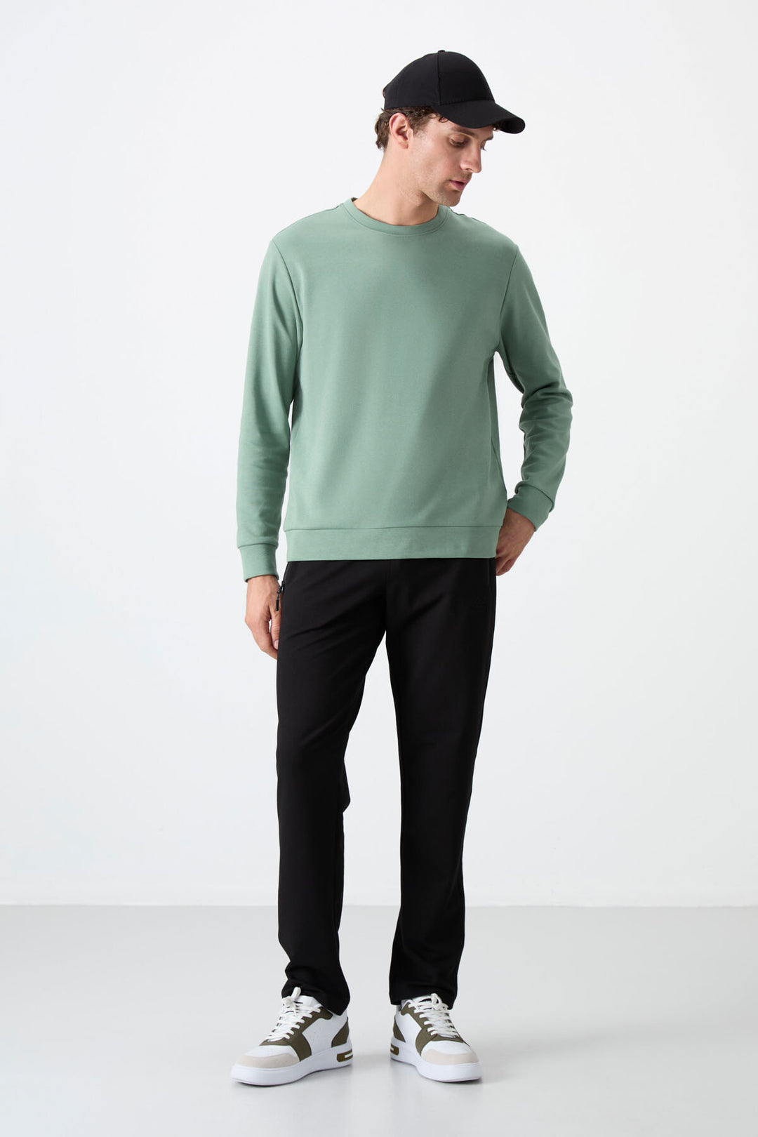 TMY Black Zippered Three-Pocket Slim Fit Classic Cuff Men's Sweatpants - 84671 - Bucha