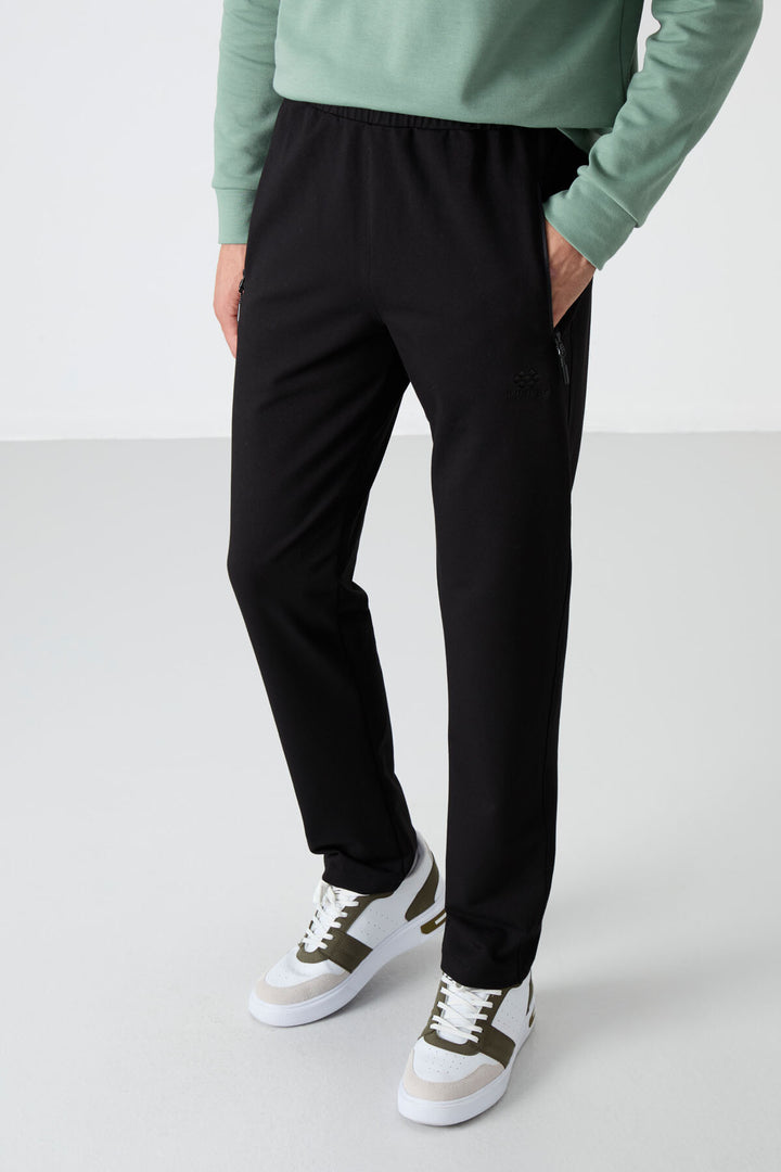 TMY Black Zippered Three-Pocket Slim Fit Classic Cuff Men's Sweatpants - 84671 - Bucha