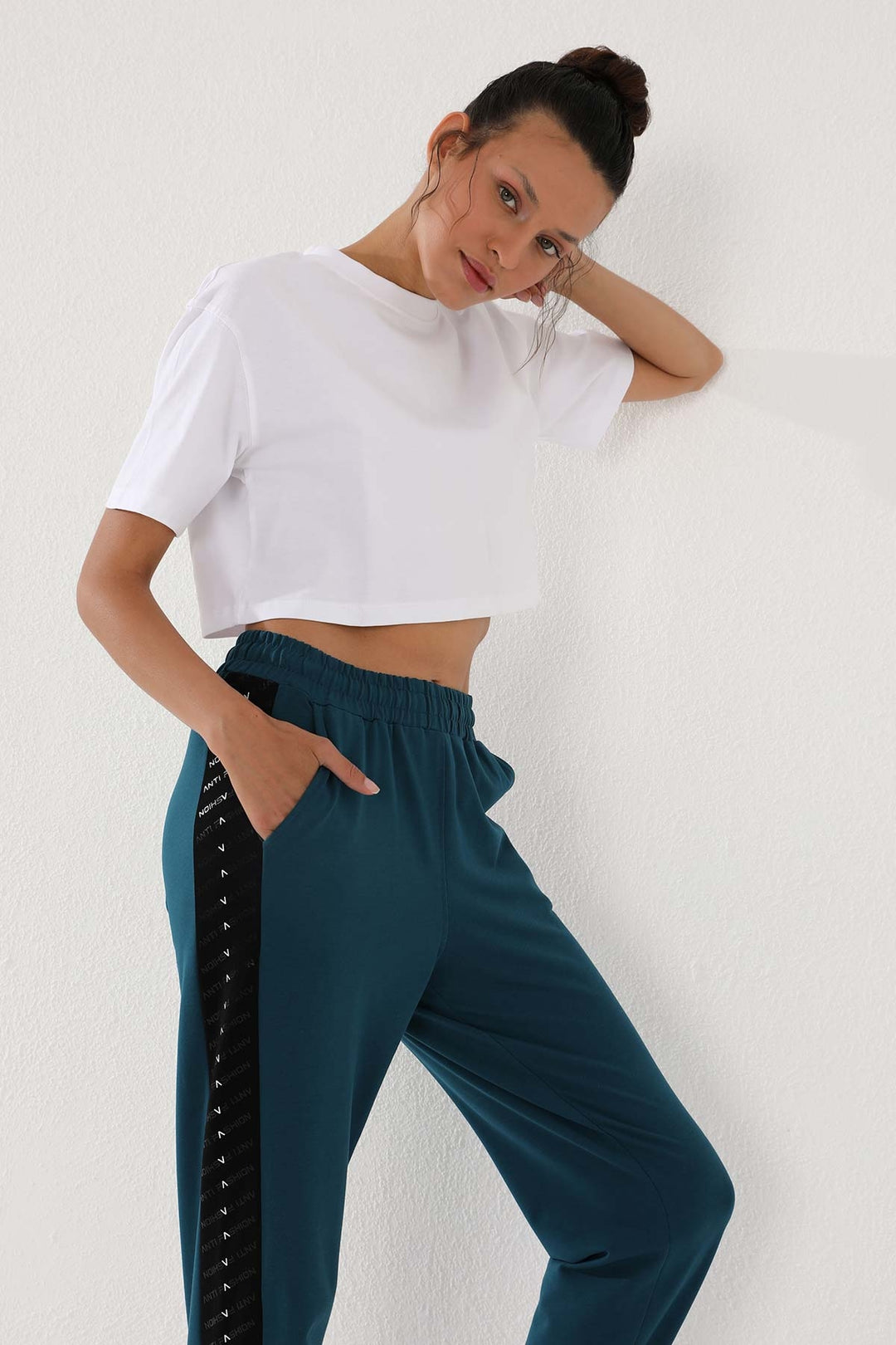 بنطال رياضي TMY Emerald Dotted Striped Detailed Jogger مريح ذو أساور مرنة للنساء - 94579 - Mafamude