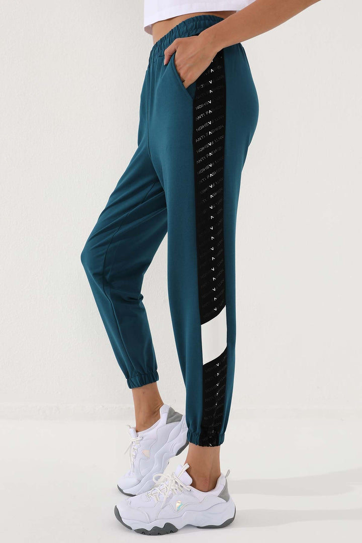 بنطال رياضي TMY Emerald Dotted Striped Detailed Jogger مريح ذو أساور مرنة للنساء - 94579 - Mafamude