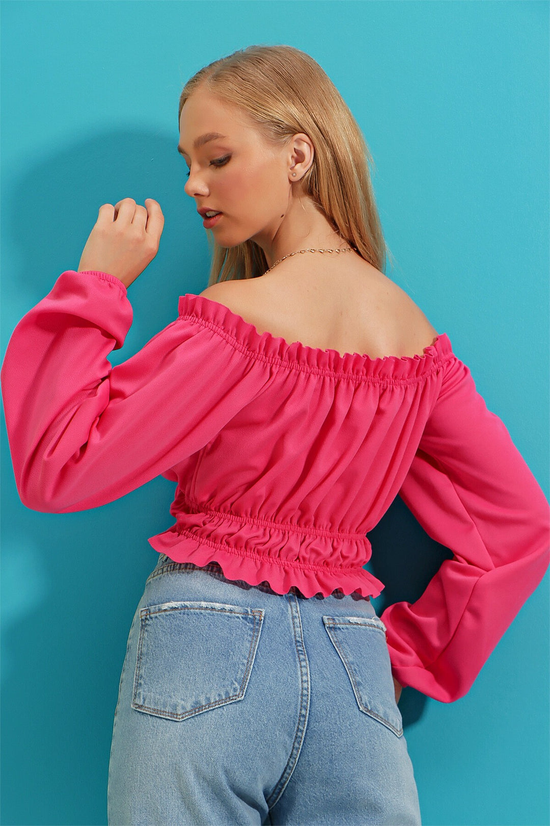 Pembe Madonna Yaka Omuz Dekolteli Önü Büzgülü Crop Bluz - Passau