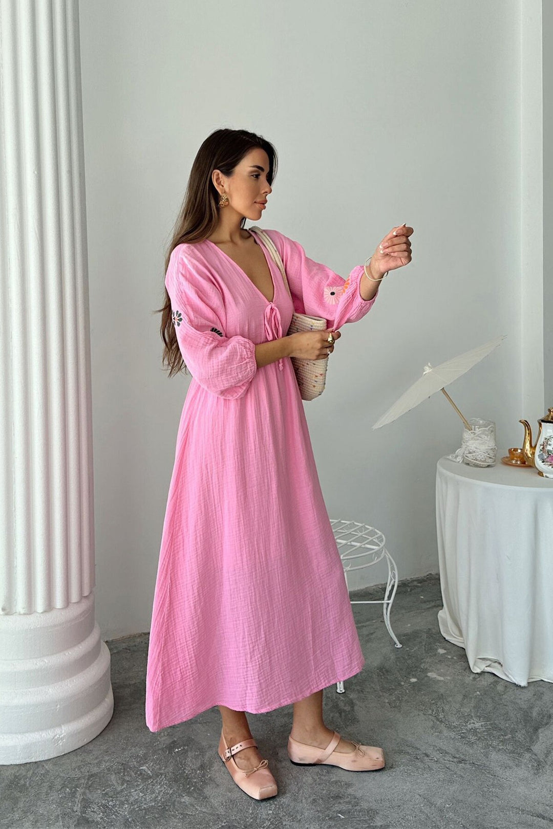 Pembe V Yaka Balon Kol Bağcıklı Astarlı Uzun Elbise - Whangarei
