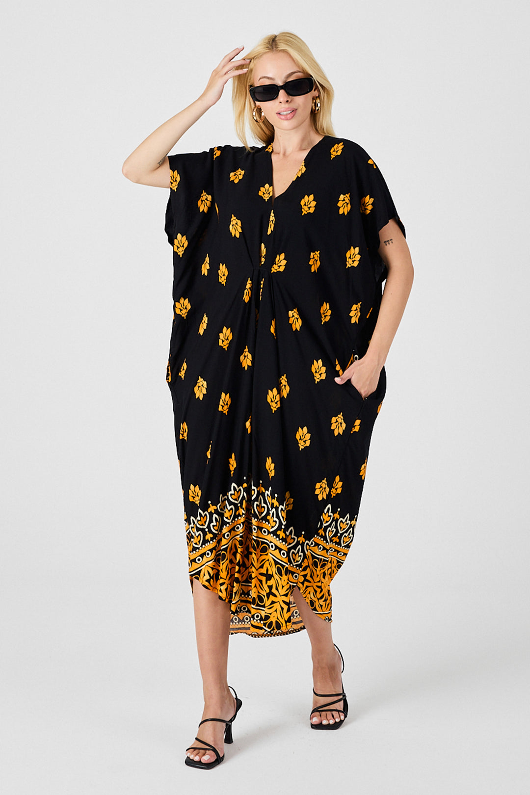 Yellow Patterned V-Neck Loose Fit Kaftan Dress BCVL-254024 - Martínez de la Torre