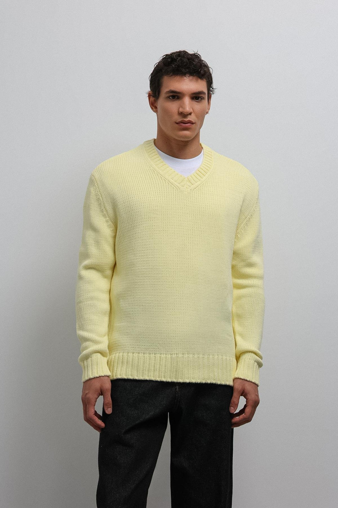 ANT Antioch Yellow Textured V-Neck Men's Sweater - Tepatitlán de Morelos