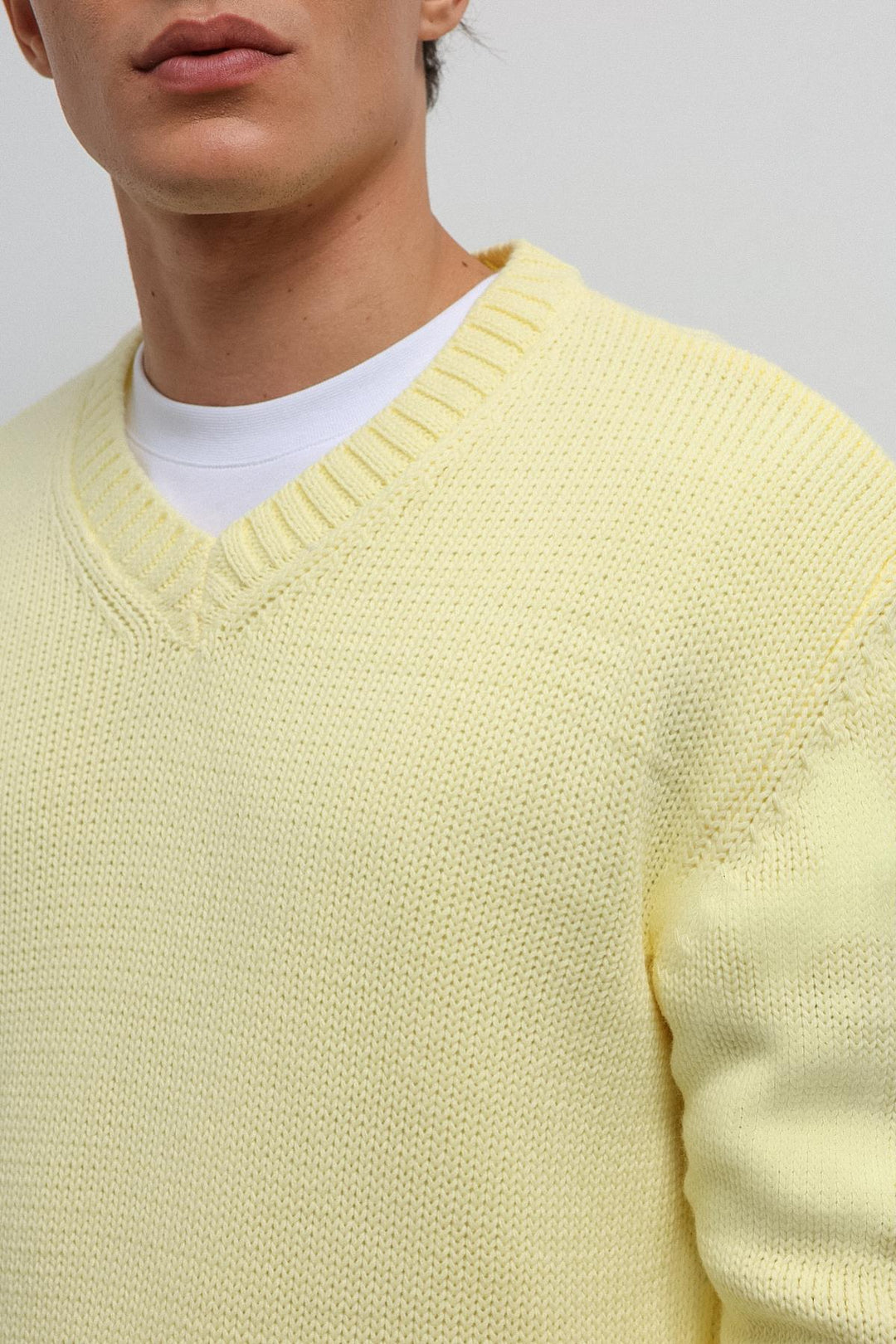 ANT Antioch Yellow Textured V-Neck Men's Sweater - Tepatitlán de Morelos
