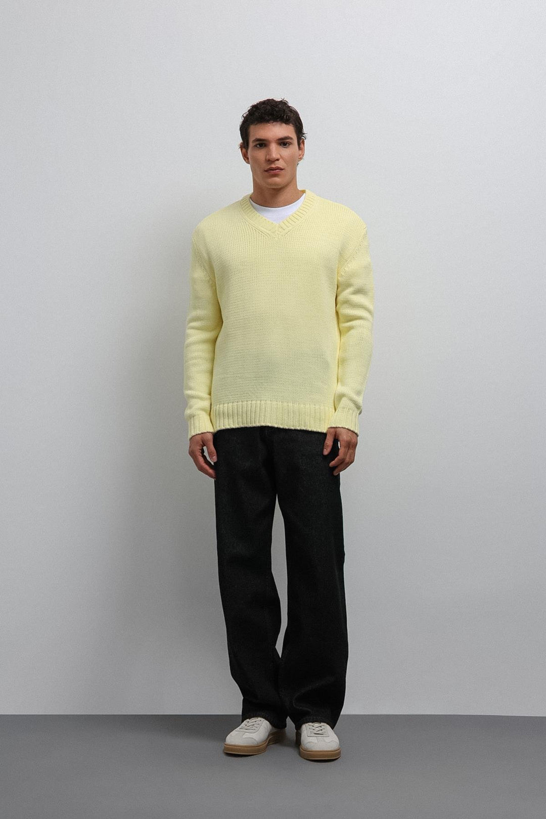 ANT Antioch Yellow Textured V-Neck Men's Sweater - Tepatitlán de Morelos