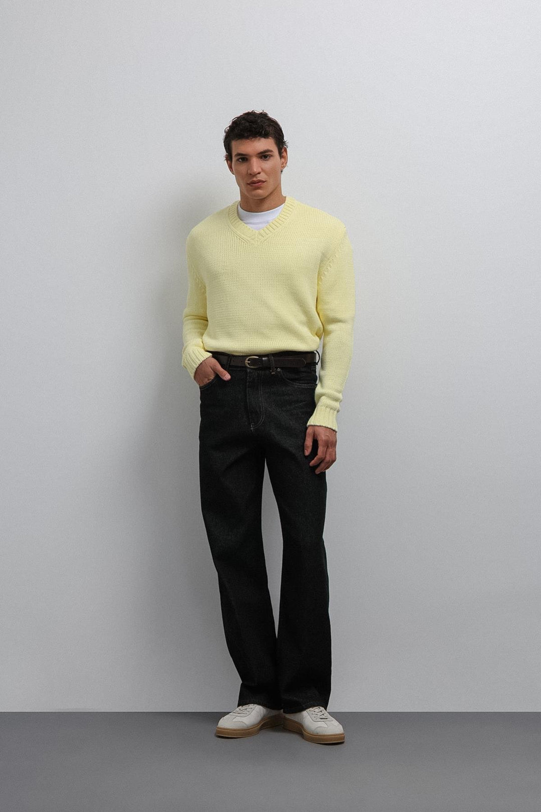 ANT Antioch Yellow Textured V-Neck Men's Sweater - Tepatitlán de Morelos