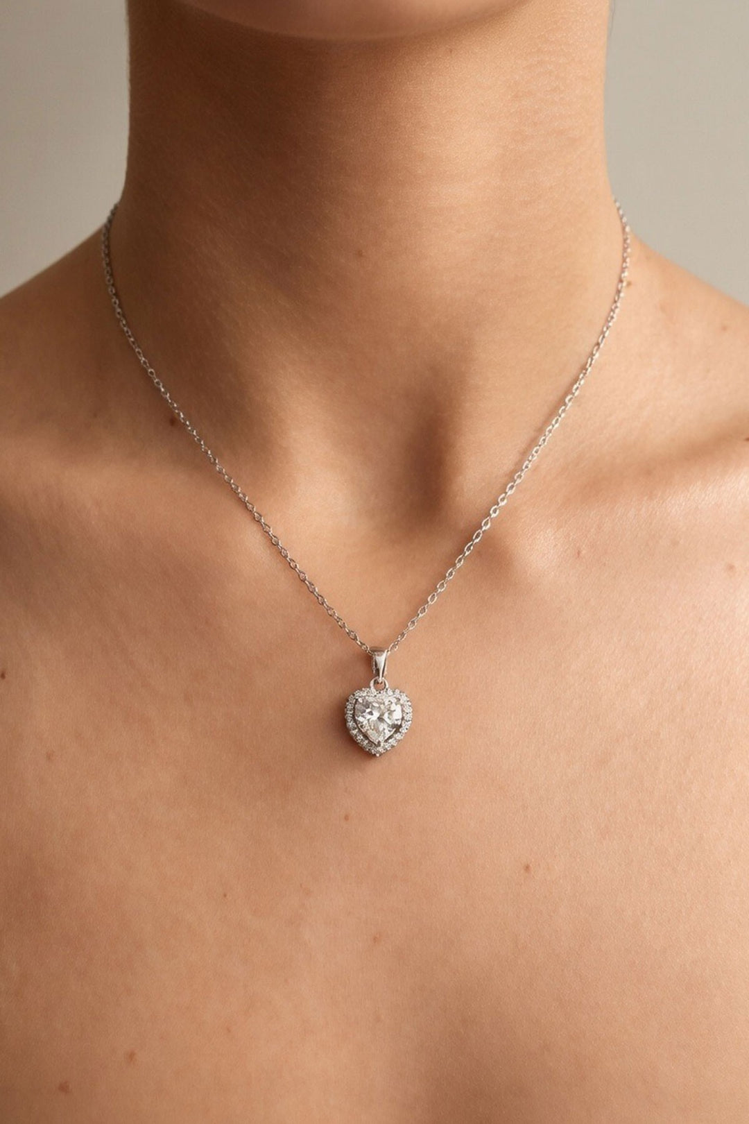 Silver Taşlı Kalp Zincir Kolye - Skokie