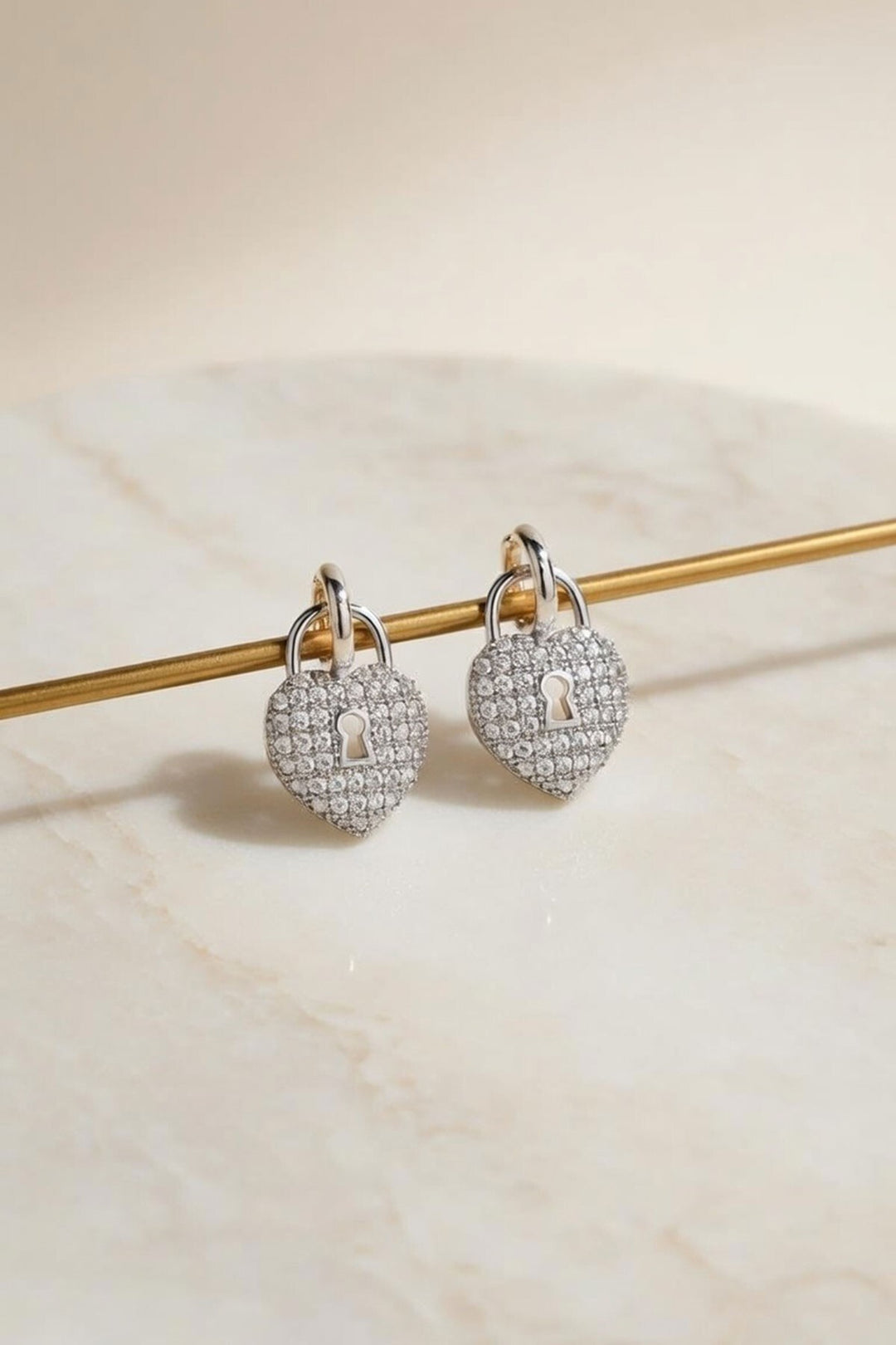 Silver Taşlı Kilit Minimal Küpe - Pennsauken