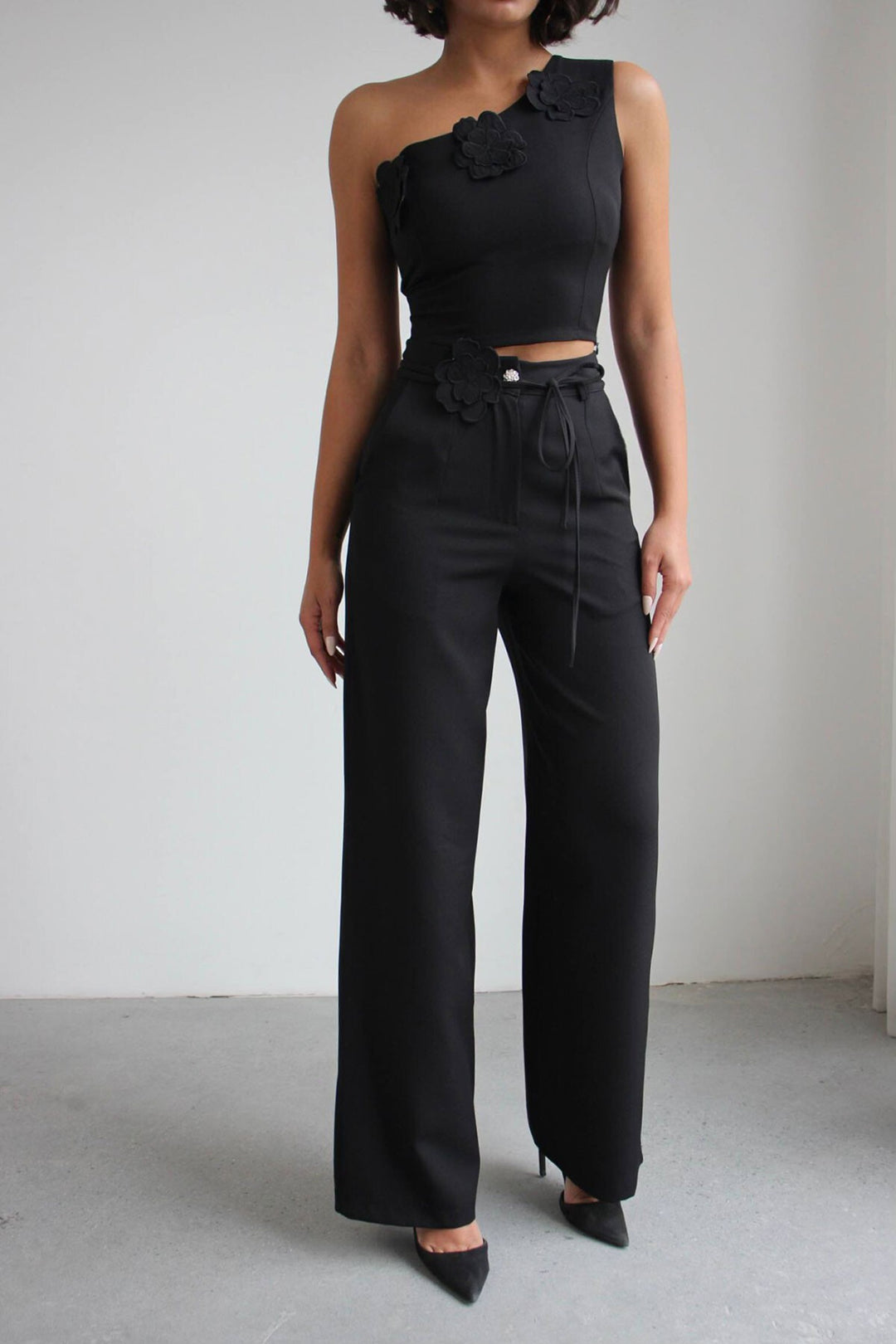 Siyah Aksesuar Detaylı Bluz Ve Pantolon Dokuma Alt Üst Takım BCHN-2526127 - Bayonne