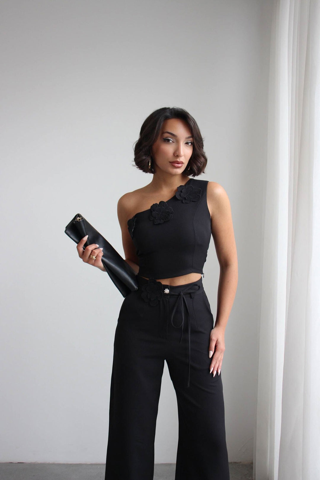 Siyah Aksesuar Detaylı Bluz Ve Pantolon Dokuma Alt Üst Takım BCHN-2526127 - Bayonne