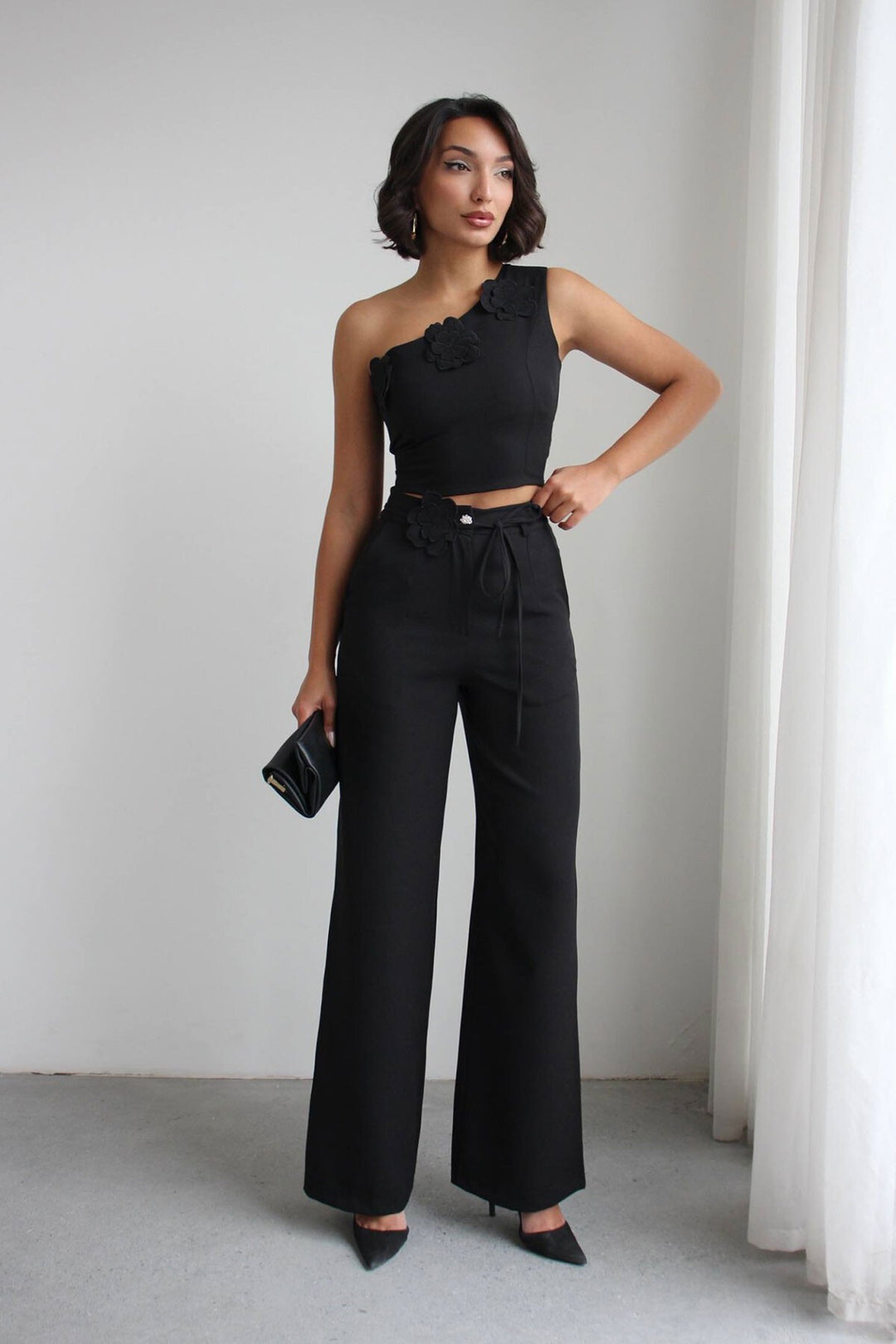 Siyah Aksesuar Detaylı Bluz Ve Pantolon Dokuma Alt Üst Takım BCHN-2526127 - Bayonne
