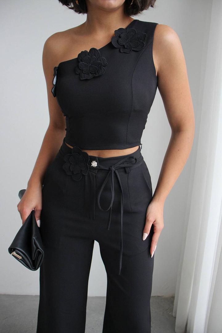 Siyah Aksesuar Detaylı Bluz Ve Pantolon Dokuma Alt Üst Takım BCHN-2526127 - Bayonne
